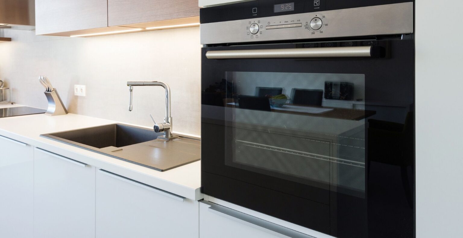 9 Best Built In Single Ovens UK (2024 Review) Spruce Up!