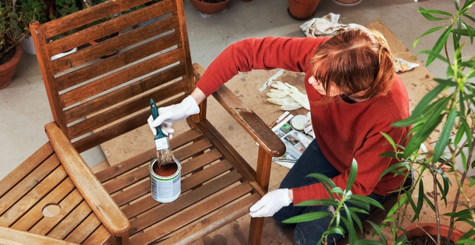 5 Best Exterior Wood Paints UK (2024 Review) Spruce Up!