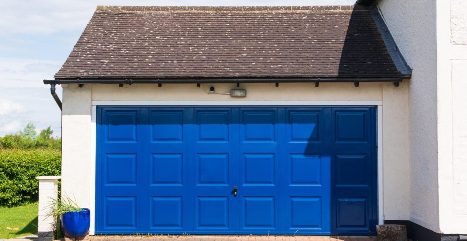 4 Best Garage Door Paints UK (2024 Review) Spruce Up!