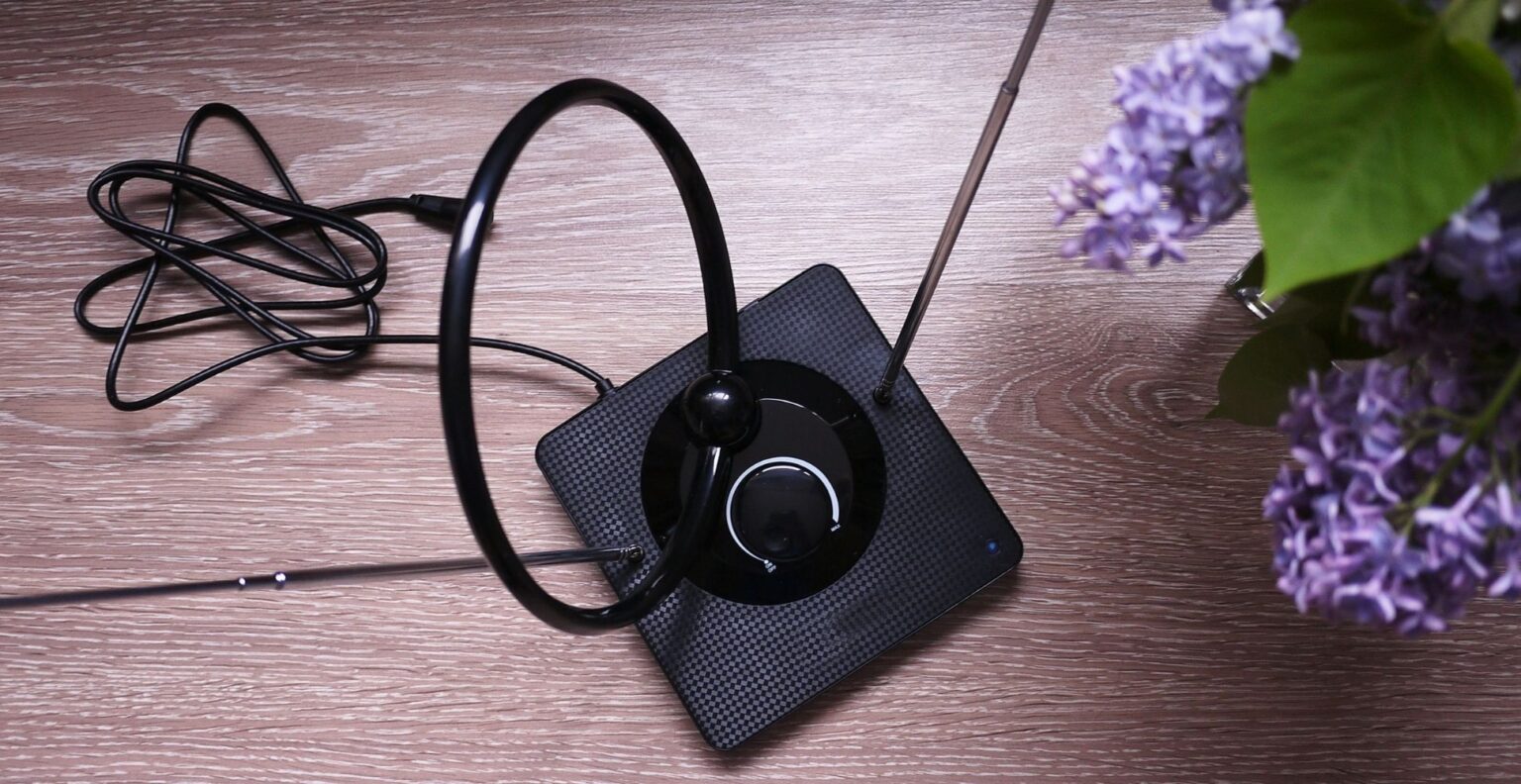5 Best Indoor TV Aerials UK (2024 Review) Spruce Up!