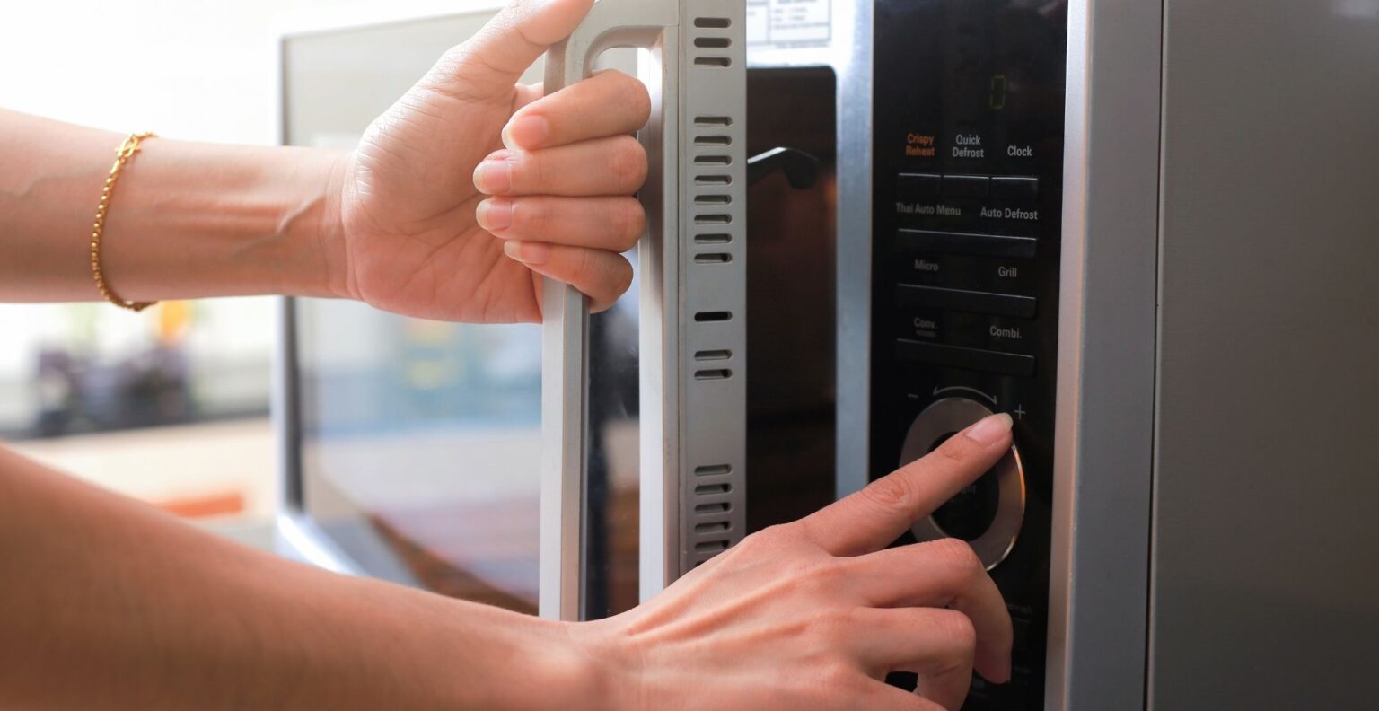 5 Best Combination Microwave Ovens UK (2023 Review)