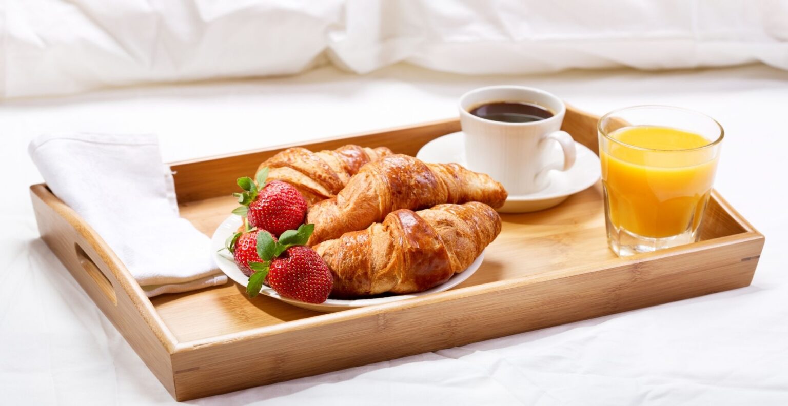 5 Best Serving Trays UK (2024 Review) Spruce Up!