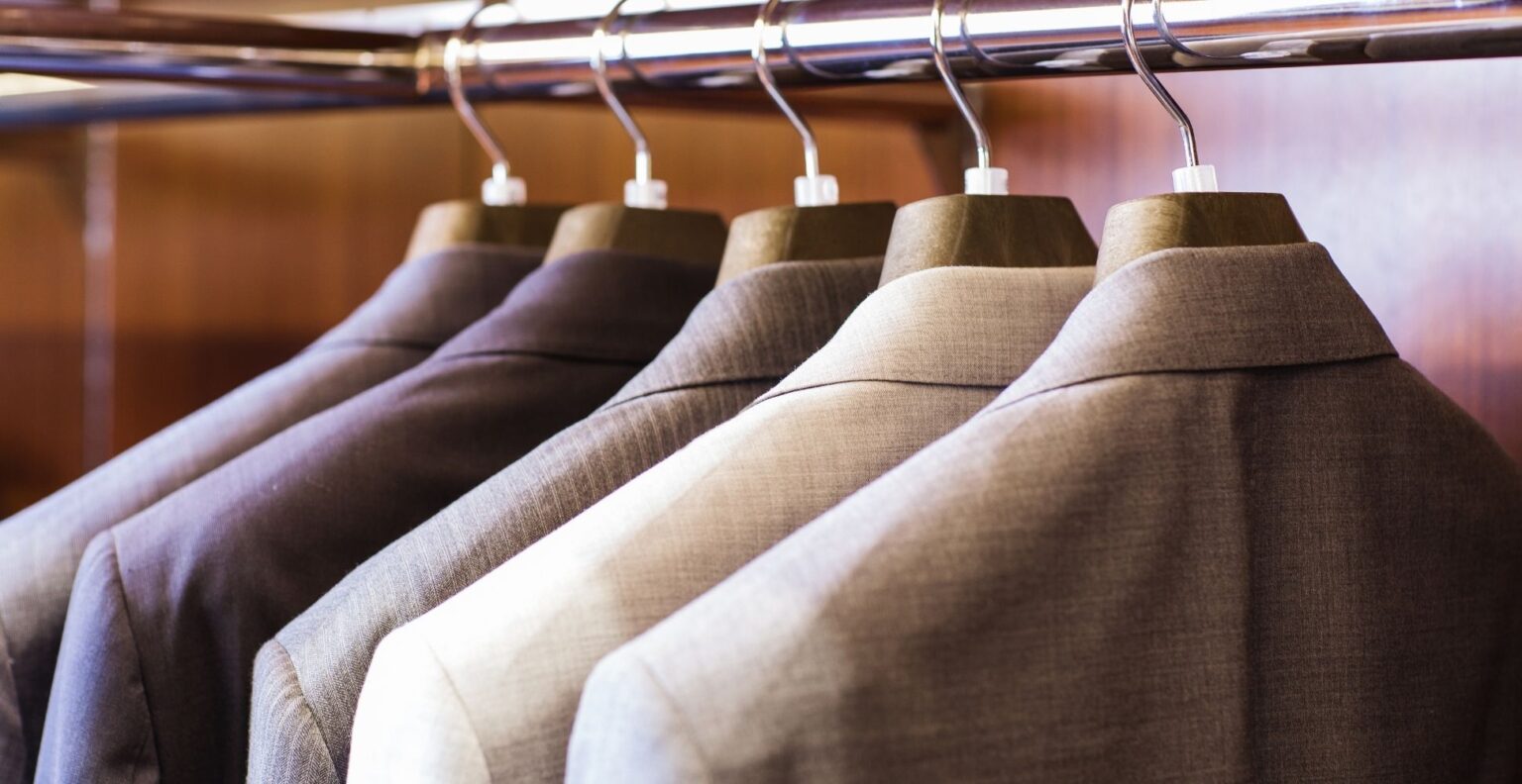 5 Best Suit Hangers UK (2024 Review) Spruce Up!