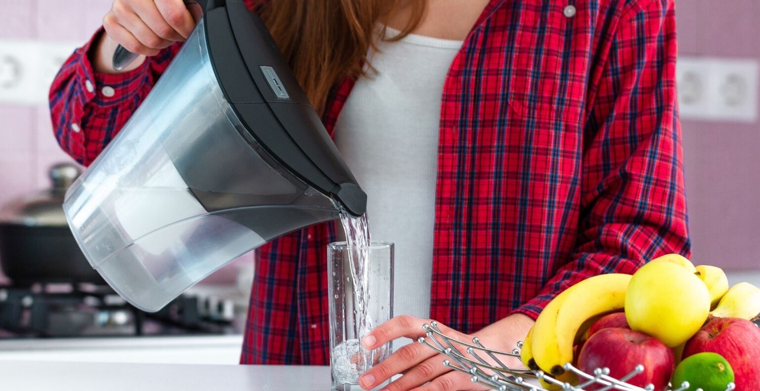 5 Best Water Filter Jugs UK (2024 Review) Spruce Up!