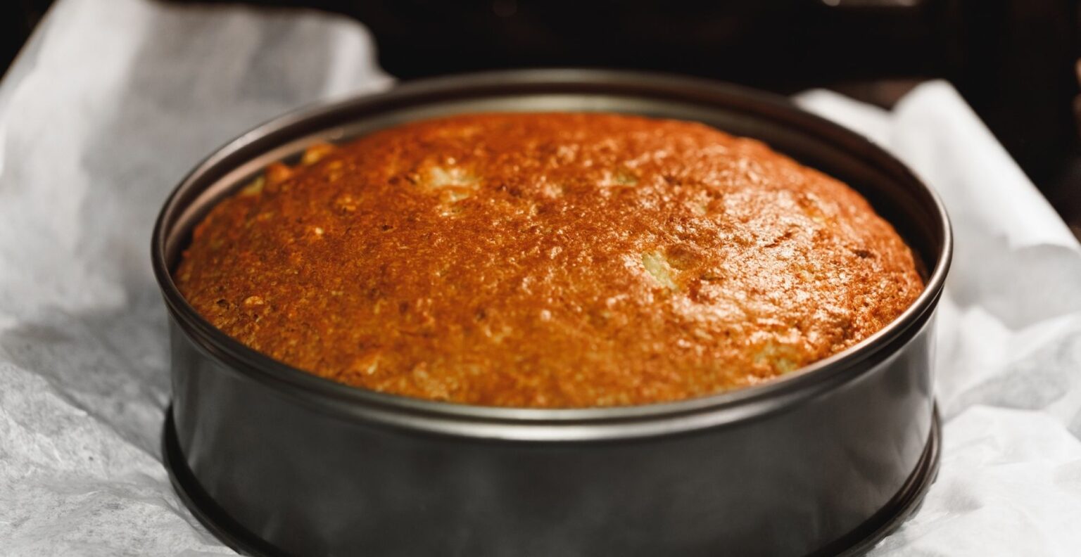 5 Best Cake Pans UK (2024 Review) Spruce Up!