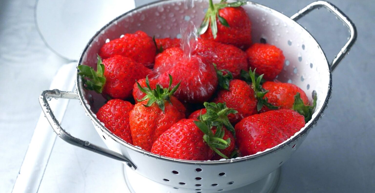 5 Best Colanders UK (2024 Review) Spruce Up!