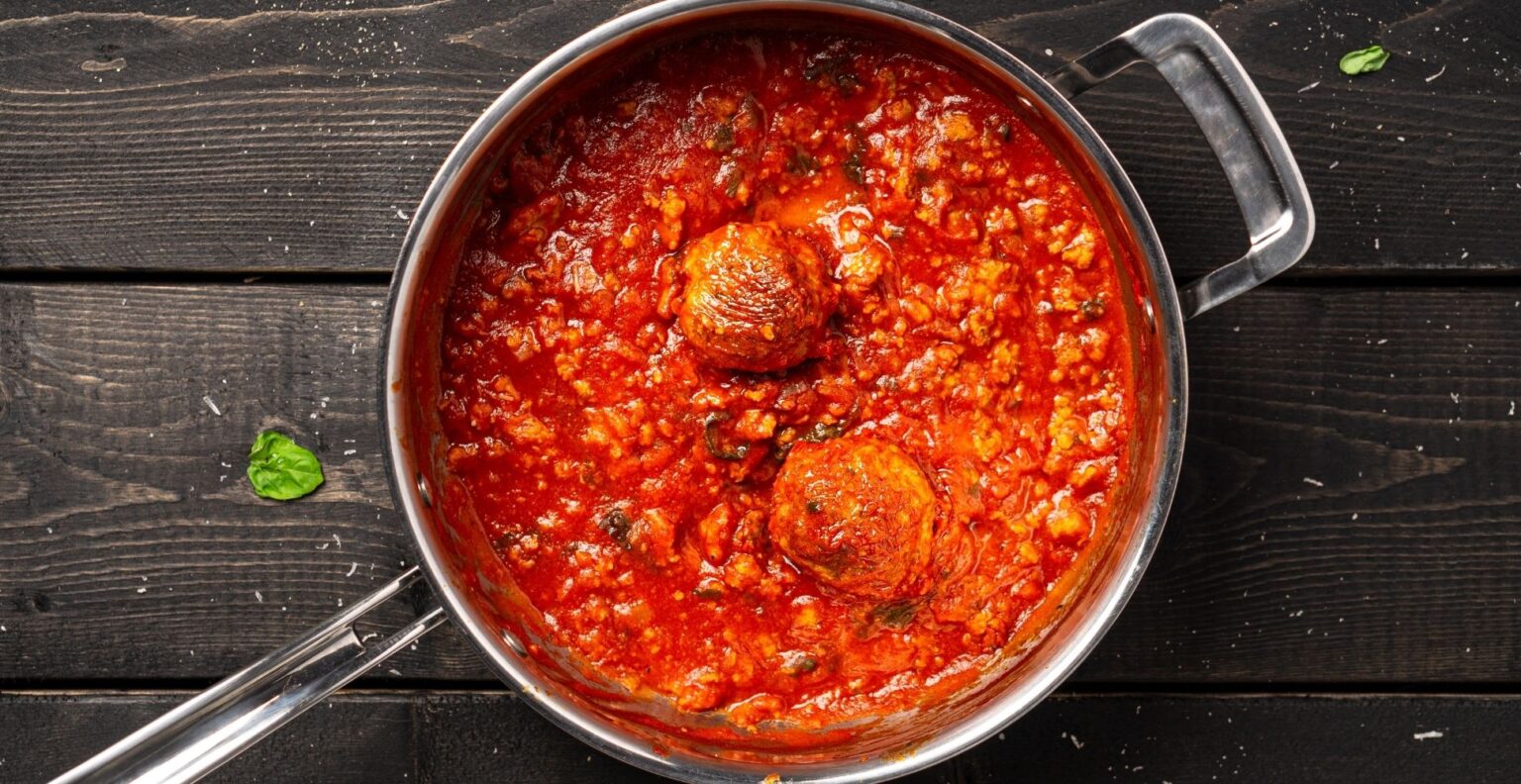 The Best Saucepans UK (2024 Review) Spruce Up!