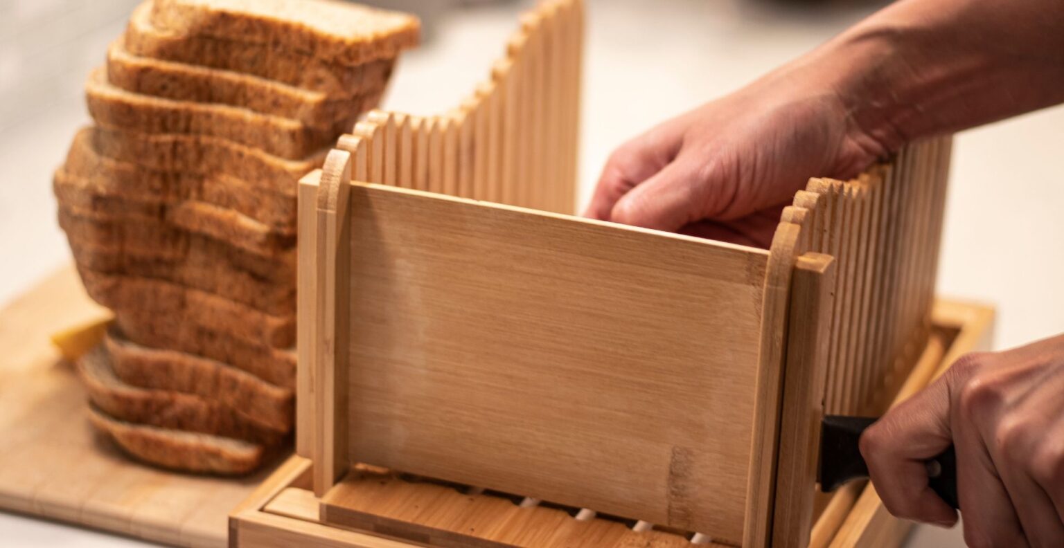 6 Best Bread Slicers UK (2024 Review) Spruce Up!
