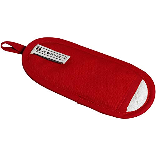 le-creuset-oven-gloves Le Creuset 4-Layered Textile Handle Glove, Stain R