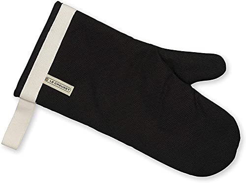 le-creuset-oven-gloves Le Creuset 4-Layered Textile Oven Mitt, Stain Resi